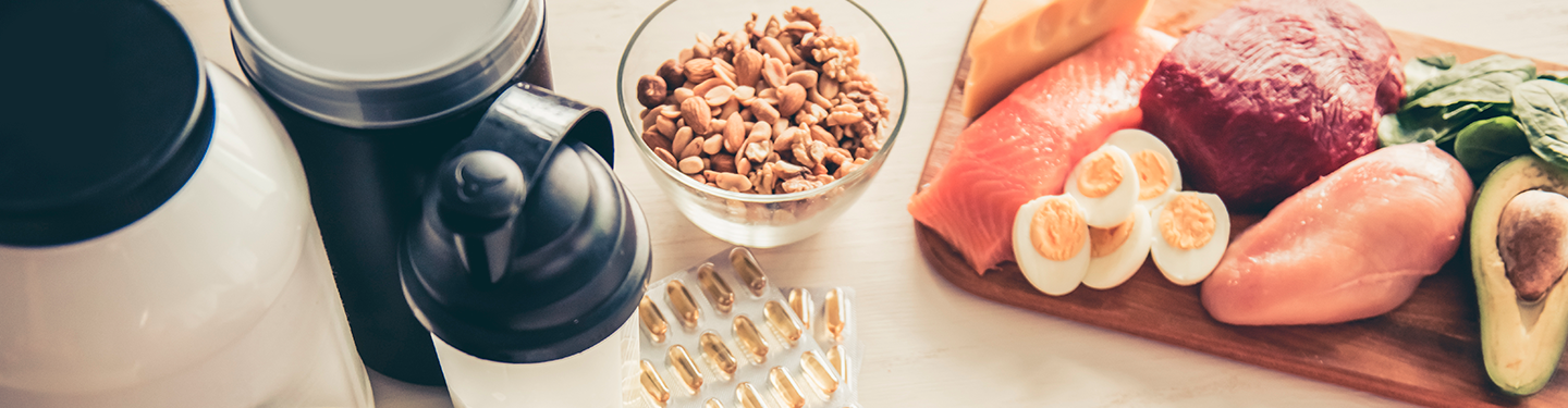 Alimentación con pastillas de suplementación sobre la mesa